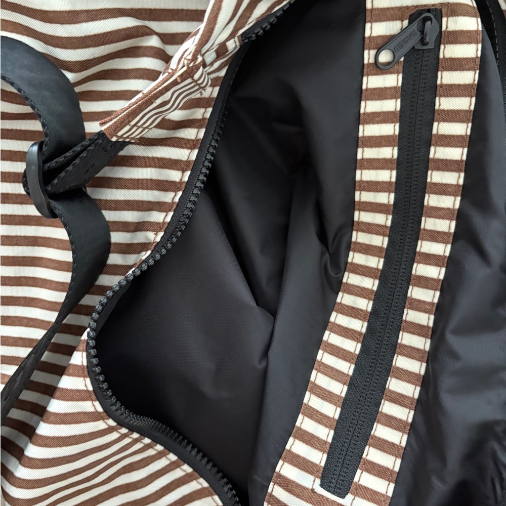 BAGGU Large Nylon Crescent Bag - Picture 9 of 9